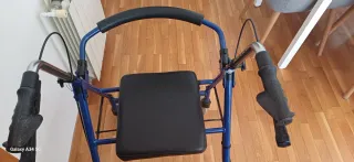 Andador para mayores con asiento