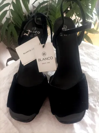 Sandalias terciopelo de Blanco con etiqueta