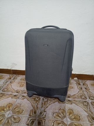 Maleta de viaje gris pequeña