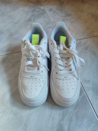 Nike Air Force 1 LV8 Blanco
