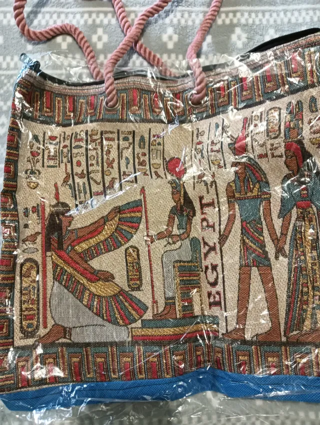 Bolso de mano con diseño egipcio