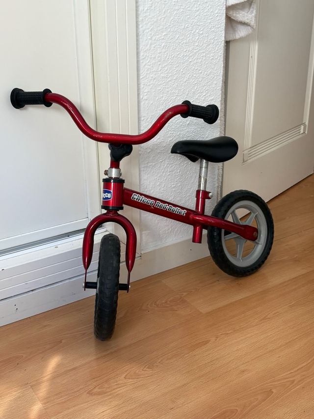 Bicicleta de equilibrio roja Chicco