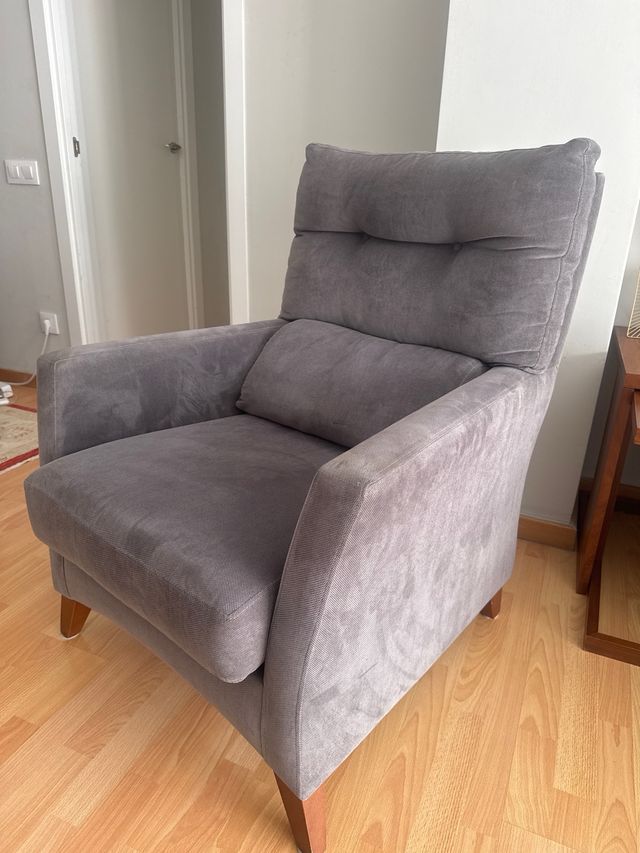 Sillón de tela gris