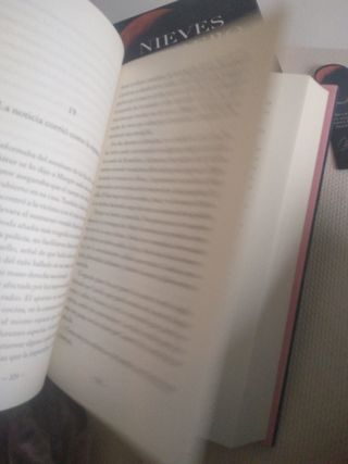 Luna roja / Red Moon (Spanish Edition)