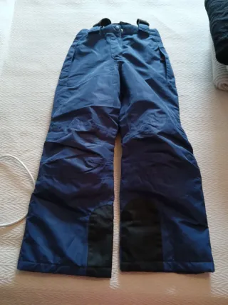 Peto de esquí azul marino con tirantes