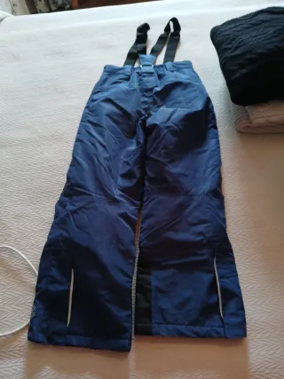 Peto de esquí azul marino con tirantes