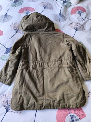 Abrigo Zara con capucha y pelo 128cm
