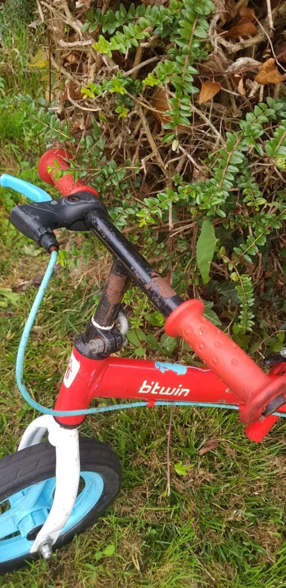 Bicicleta de equilibrio roja Btwin