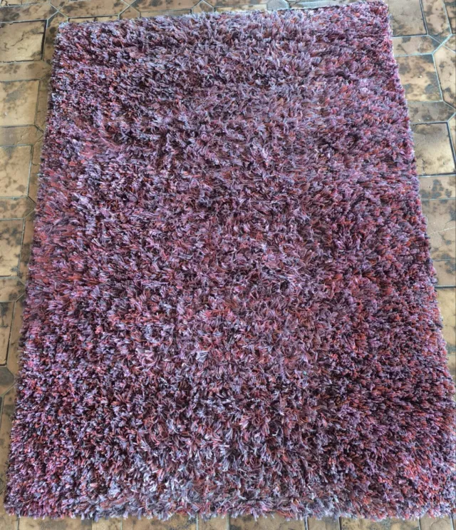 Alfombra mullida rosa y morada