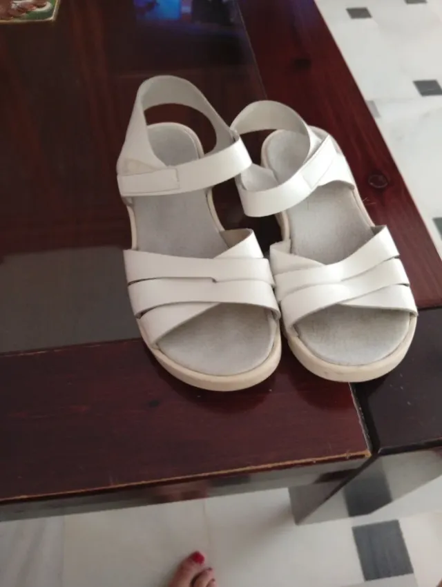 Sandalias blancas niña
