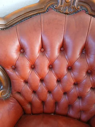 Poltrona Chesterfield in pelle marrone