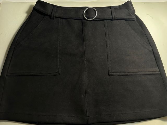 Minifalda Bershka Negra con Cinturón