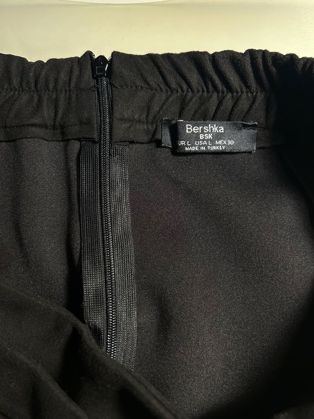 Minifalda Bershka Negra con Cinturón