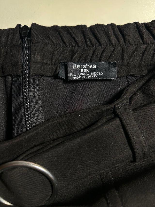 Minifalda Bershka Negra con Cinturón