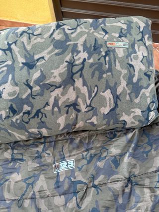 Cama de pesca completa con saco y almohada