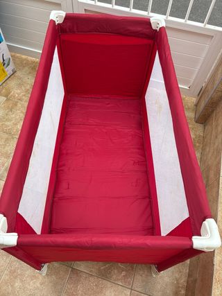 Cuna de viaje plegable roja