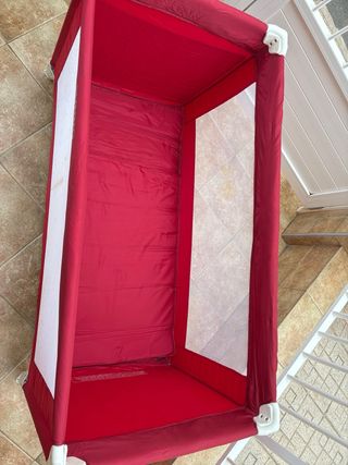 Cuna de viaje plegable roja