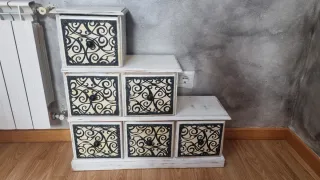 Mueble auxiliar escalera blanco y negro
