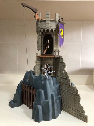 Playmobil Castillo 3665 con figuras
incompleto