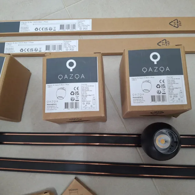 Sistema illuminazione binario 8 faretti nero