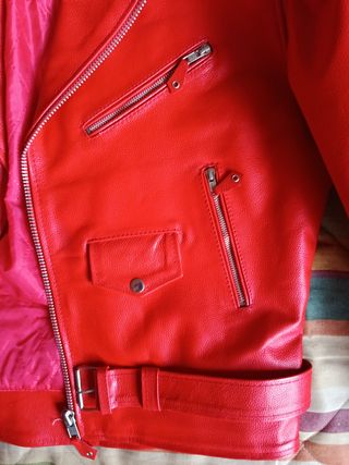 Cazadora de cuero roja sin estrenar