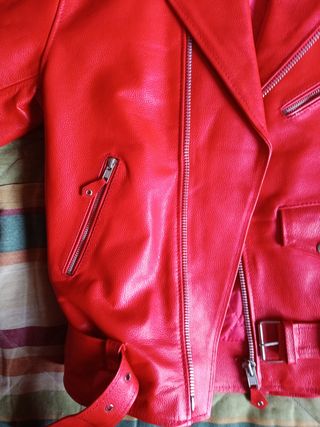 Cazadora de cuero roja sin estrenar