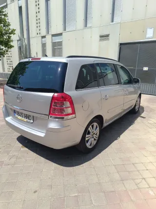 Opel Zafira 2011