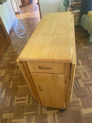 Conjunto mesa de madera plegable y 4 sillas
