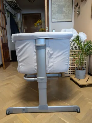 Minicuna colecho Chicco Next2Me gris