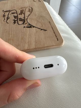 AirPods 4 ANC