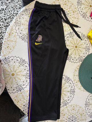 Pantalón Nike Lakers Negro Morado. 