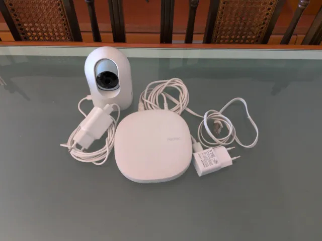 Cámara y Hub Aeotec