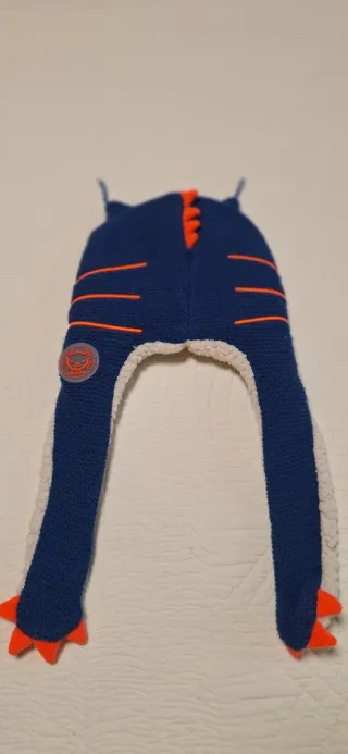 Conjunto nieve esqui frio montaña