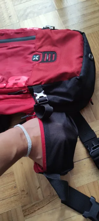 Mochila Btwin para bici de montaña y senderismo.