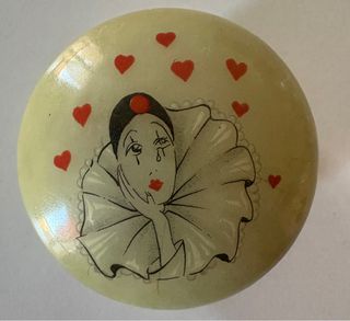 Scatolina vintage Pierrot con cuori rossi