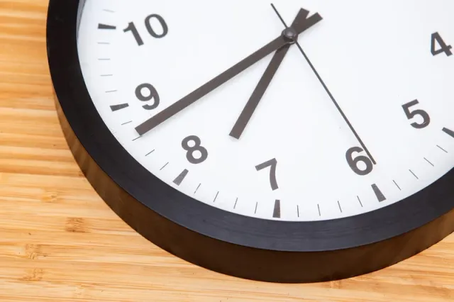 Reloj de Pared IKEA Negro Diseño Clásico