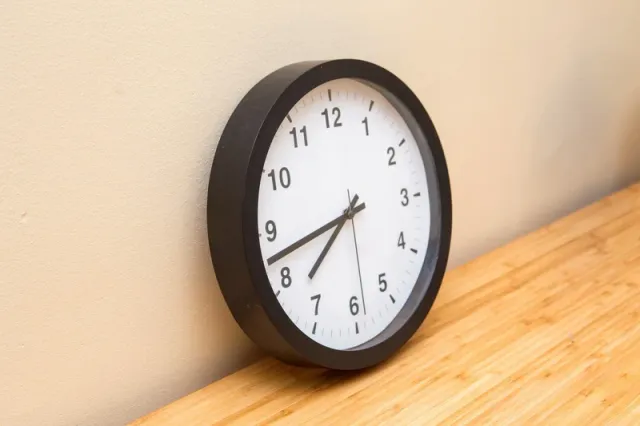 Reloj de Pared IKEA Negro Diseño Clásico