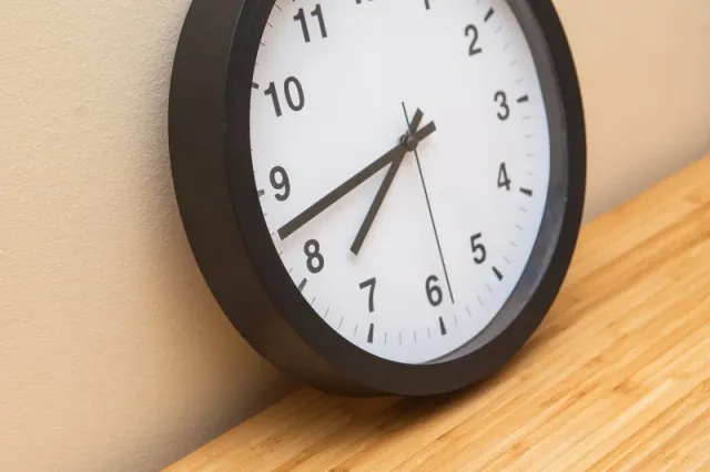 Reloj de Pared IKEA Negro Diseño Clásico