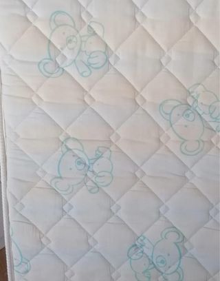 Cuna de madera blanca