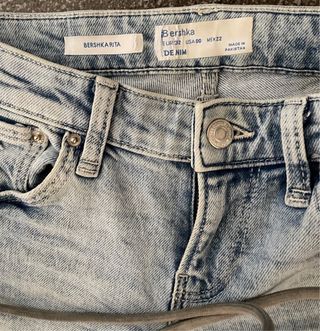 Pantalones vaqueros Bershka pitillo talla 32
3x6€