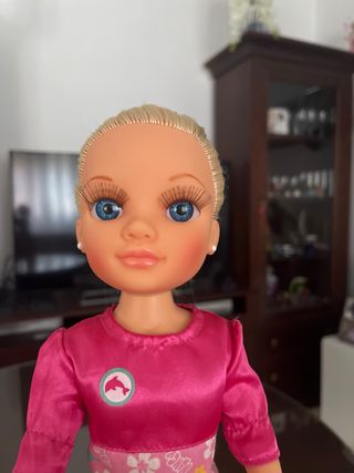 Nancy casi nueva con ropa y zapatos