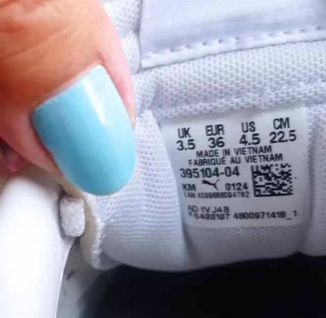 Zapatillas Puma Blancas y Beige