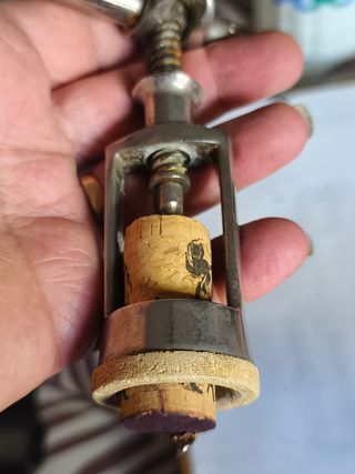 Cavatappi vintage in metallo con tappo