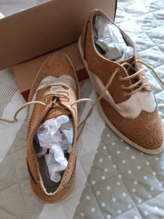 Zapatos tipo Oxford beige y marrón