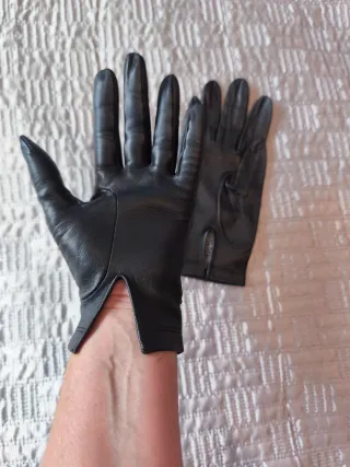 Guantes de piel negros