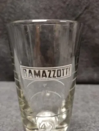 pareja de vasos de Ramazzotti