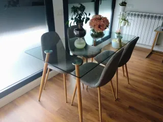 Mesa Comedor Cristal y Sillas Diseño