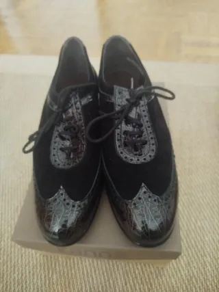 Zapatos de mujer negros de piel 