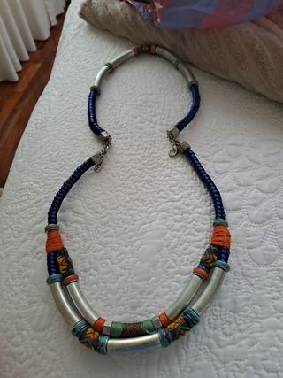Collar Zara Multicolor y Plateado