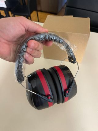 Auriculares Antirruido Negros y Rojos